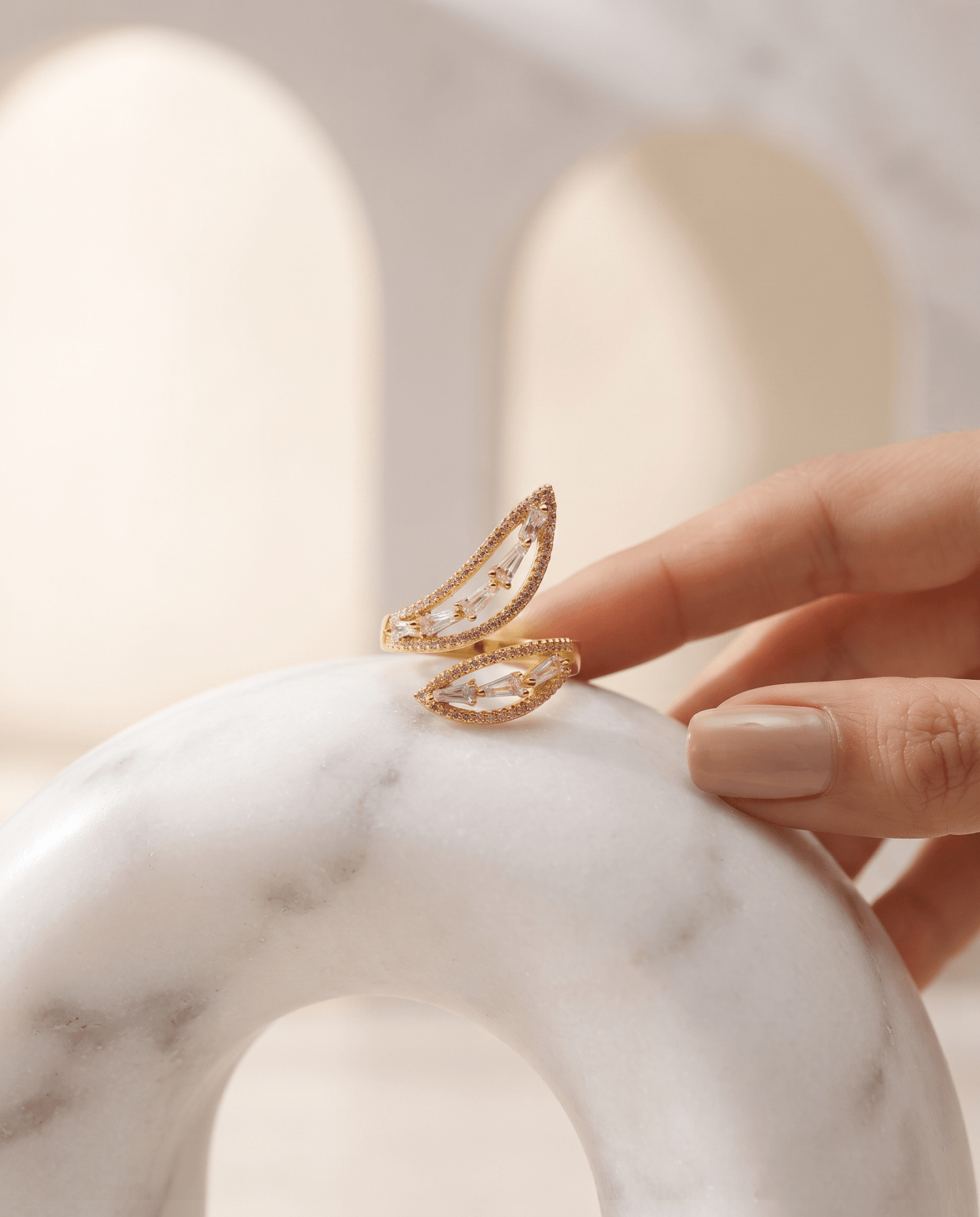 Hypoallergenic waterproof baguette ring in 18K gold plating — MaxiBlink