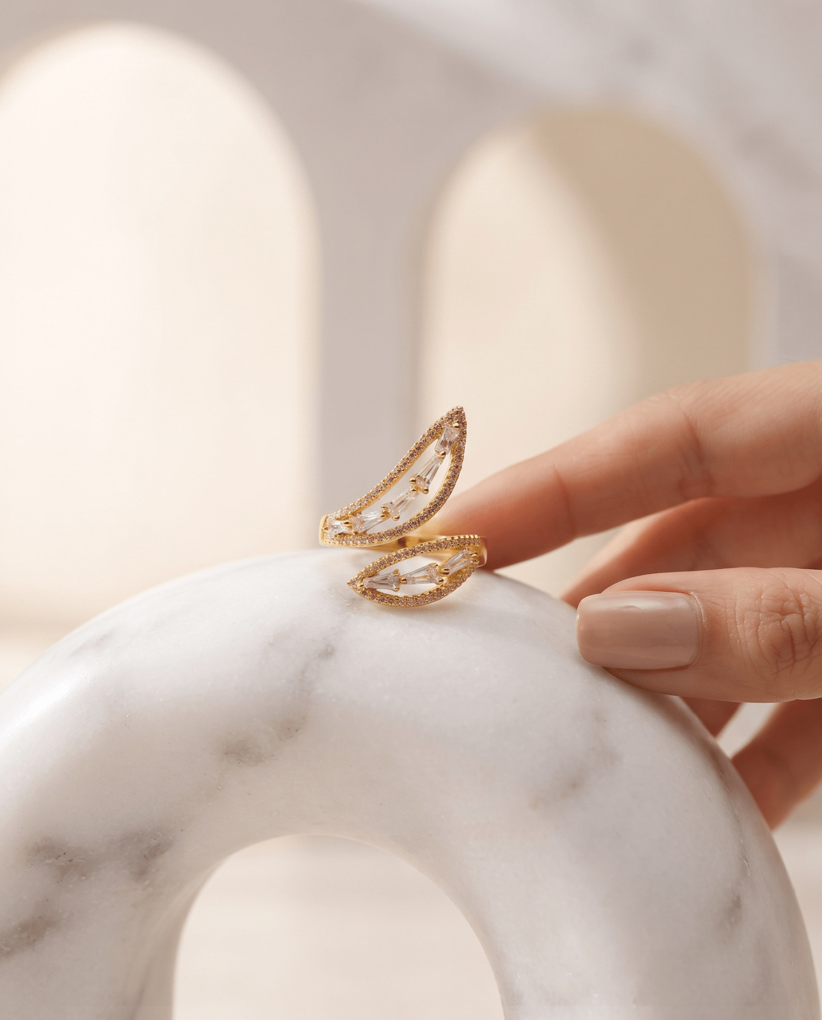 Hypoallergenic waterproof baguette ring in 18K gold plating — MaxiBlink