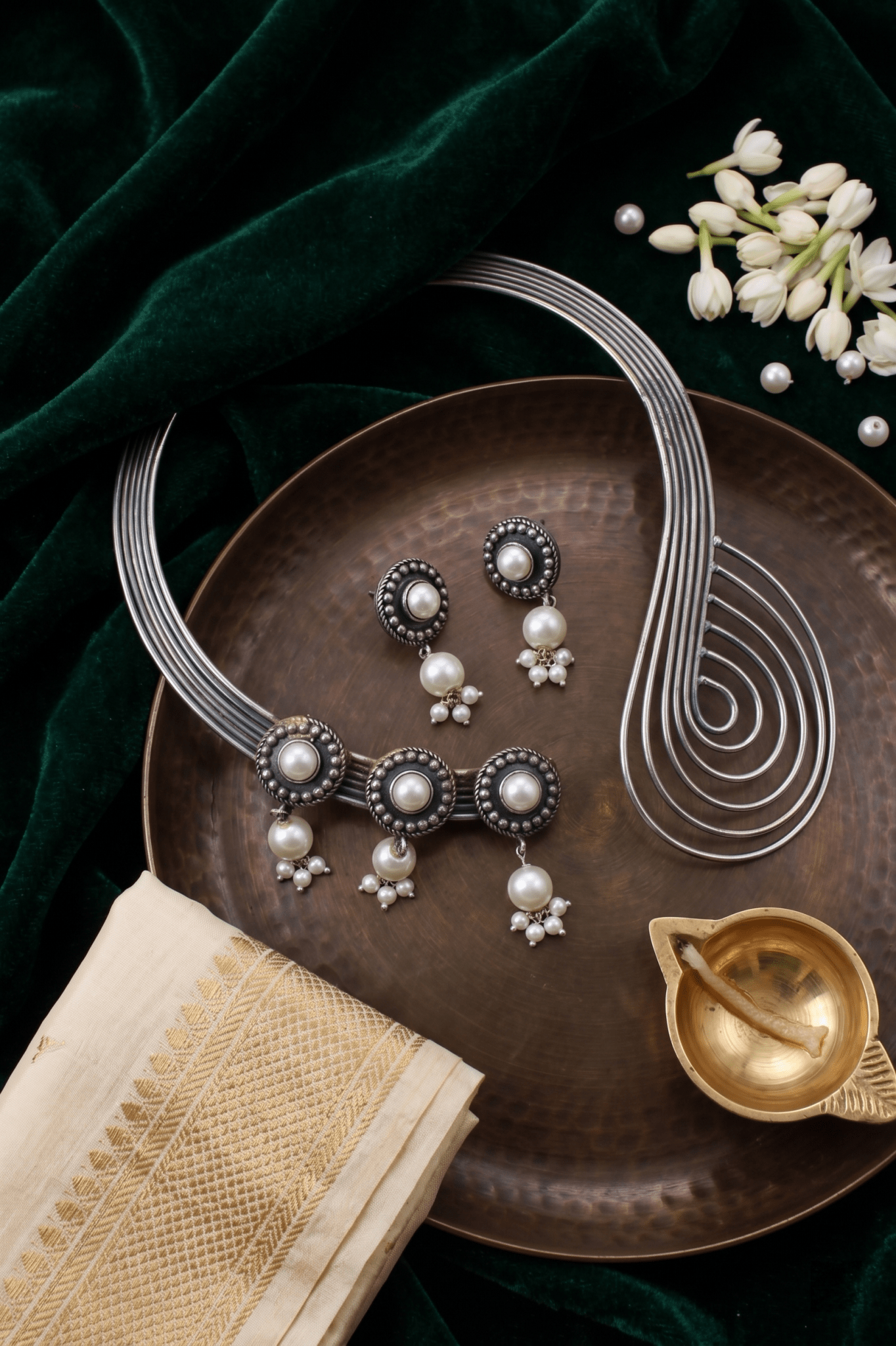 Dazzling Pearl Silver Spiral Statement Necklace - Maxiblink