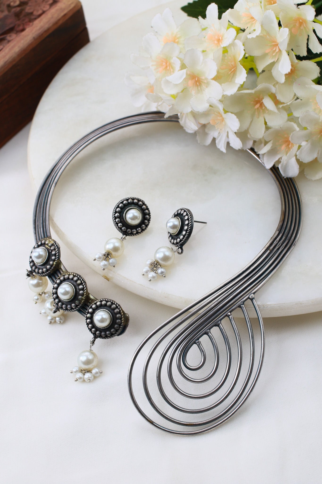 Dazzling Pearl Silver Spiral Statement Necklace - Maxiblink