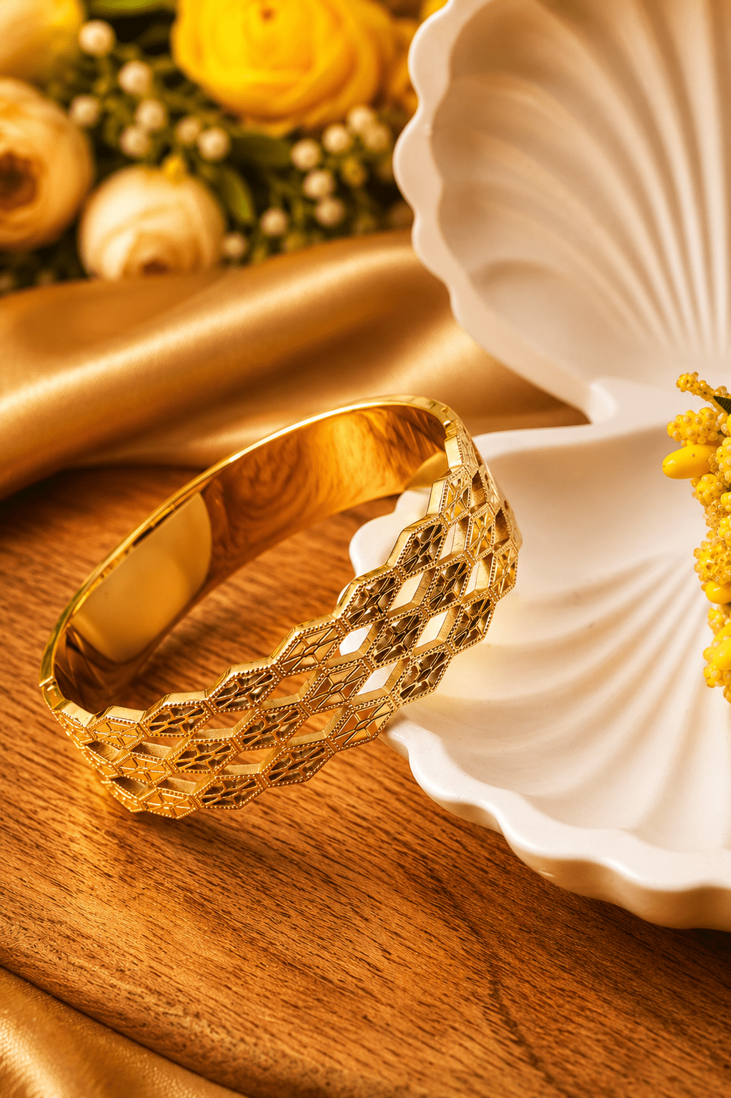 Diamond Trellis Cut-Out Wide Bangle Bracelet - Maxiblink