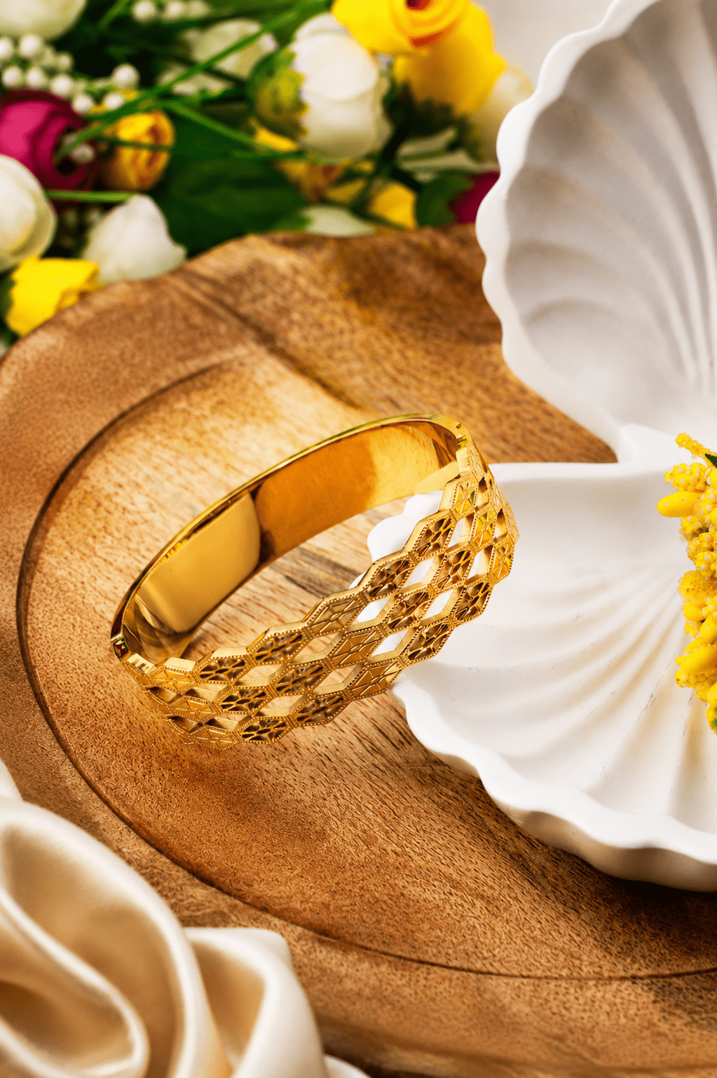 Diamond Trellis Cut-Out Wide Bangle Bracelet - Maxiblink