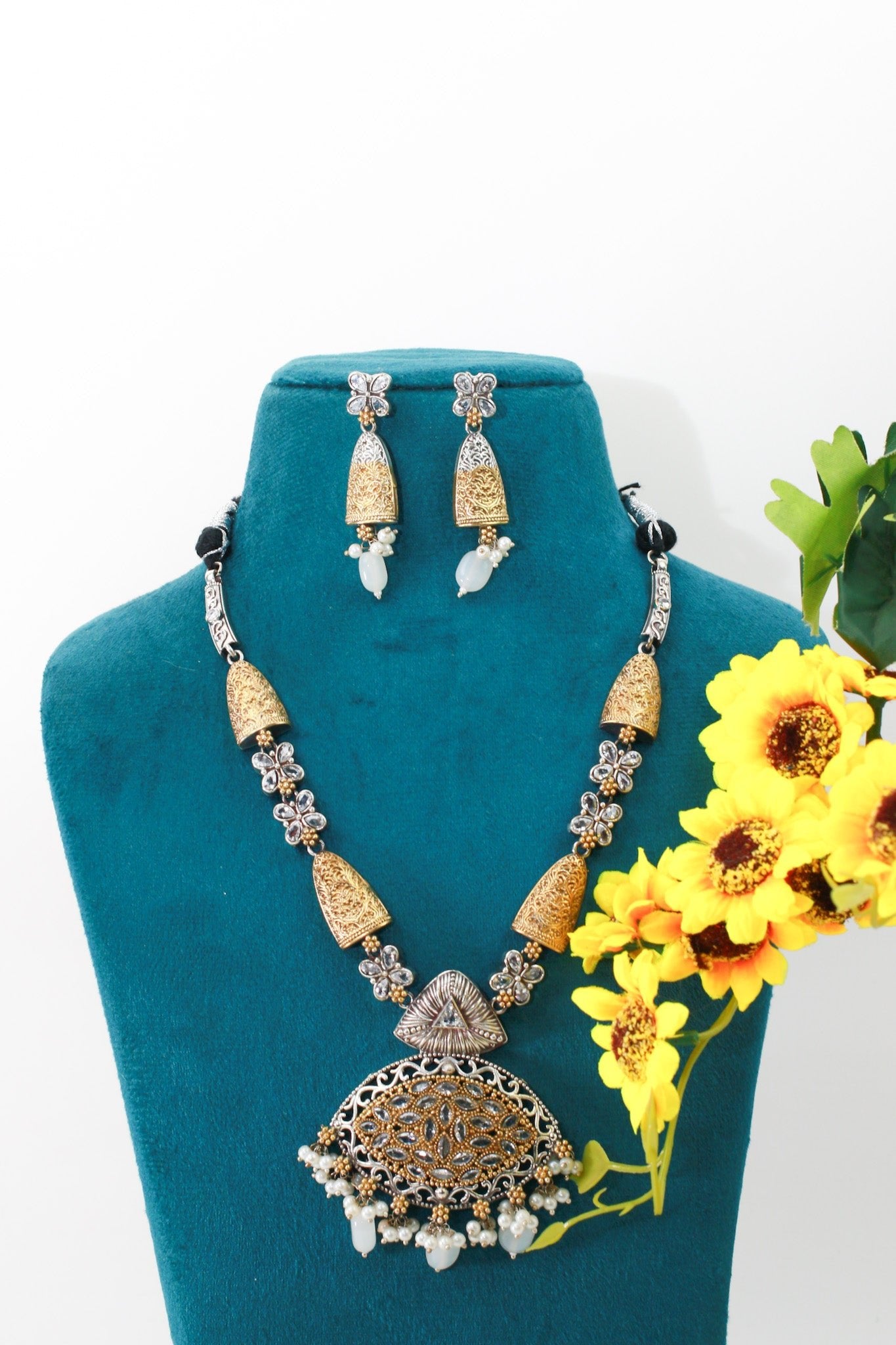 Elegant Dual - Tone Floral Filigree Pendant Haram Necklace Set - Maxiblink