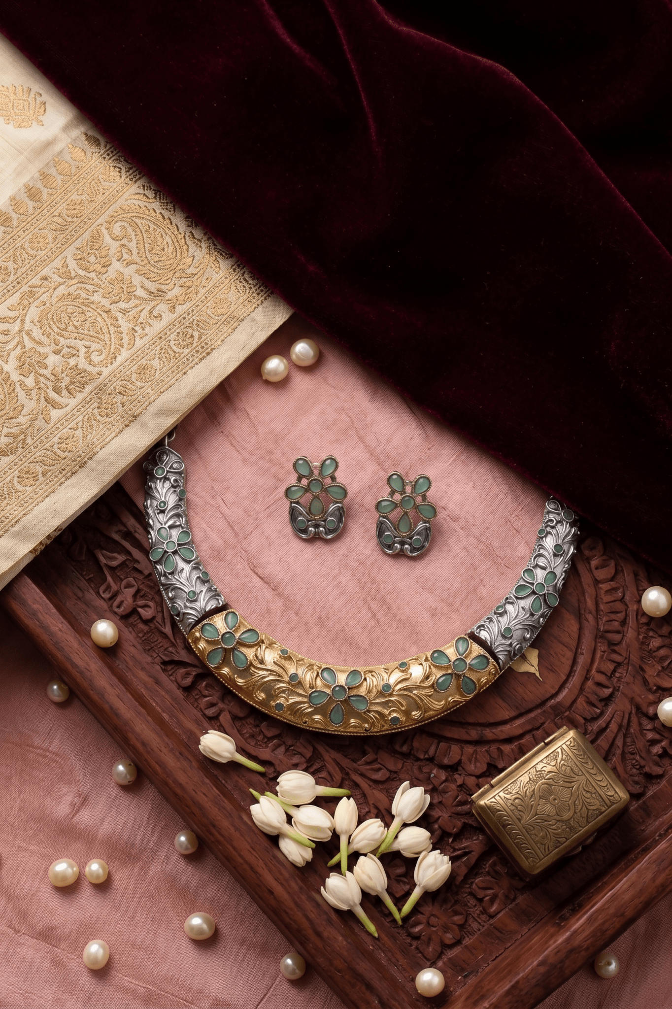Elegant Mint Dual - Tone Floral Collar Necklace - Maxiblink