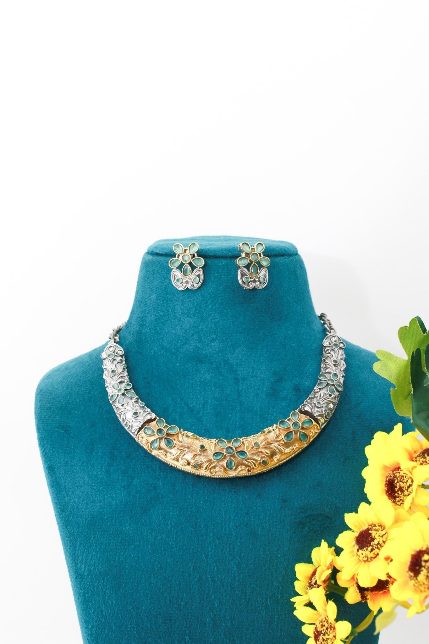 Elegant Mint Dual - Tone Floral Collar Necklace - Maxiblink