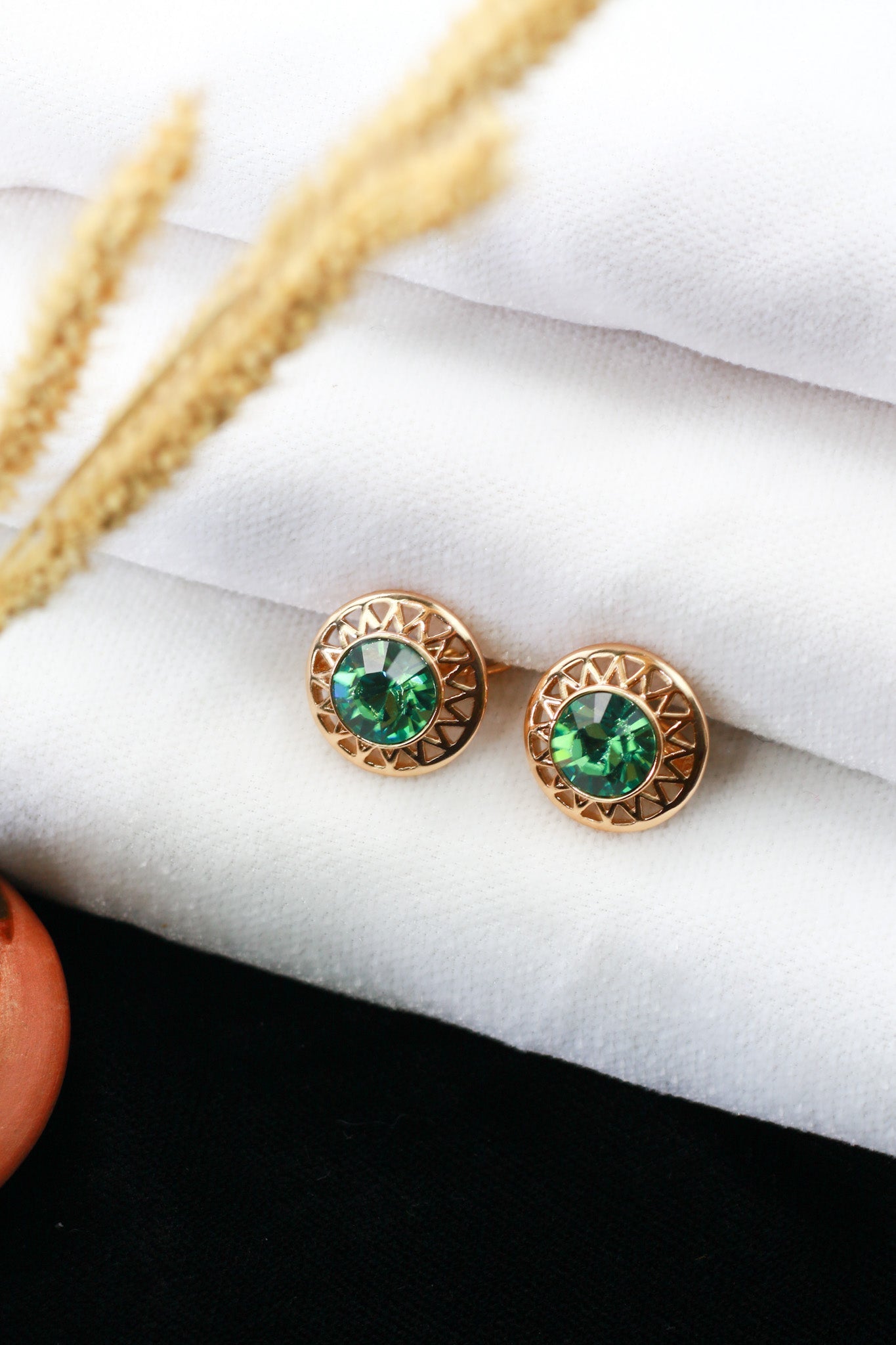 Emerald Green Crystal Geometric Stud Earrings - Maxiblink