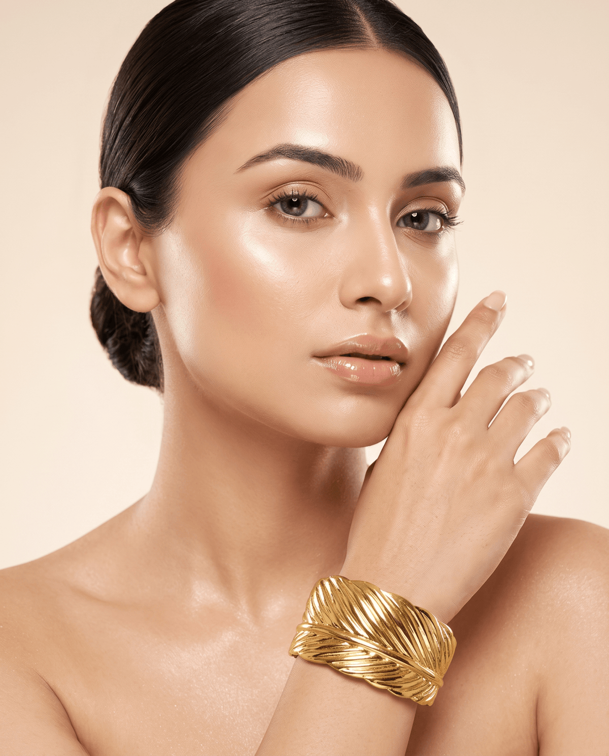 Feather Wave Textured Cuff Bracelet - Maxiblink