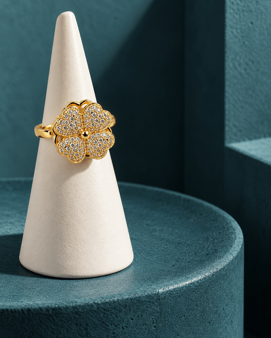 Gold Pavé Four-Leaf Clover Spinner Ring - Maxiblink