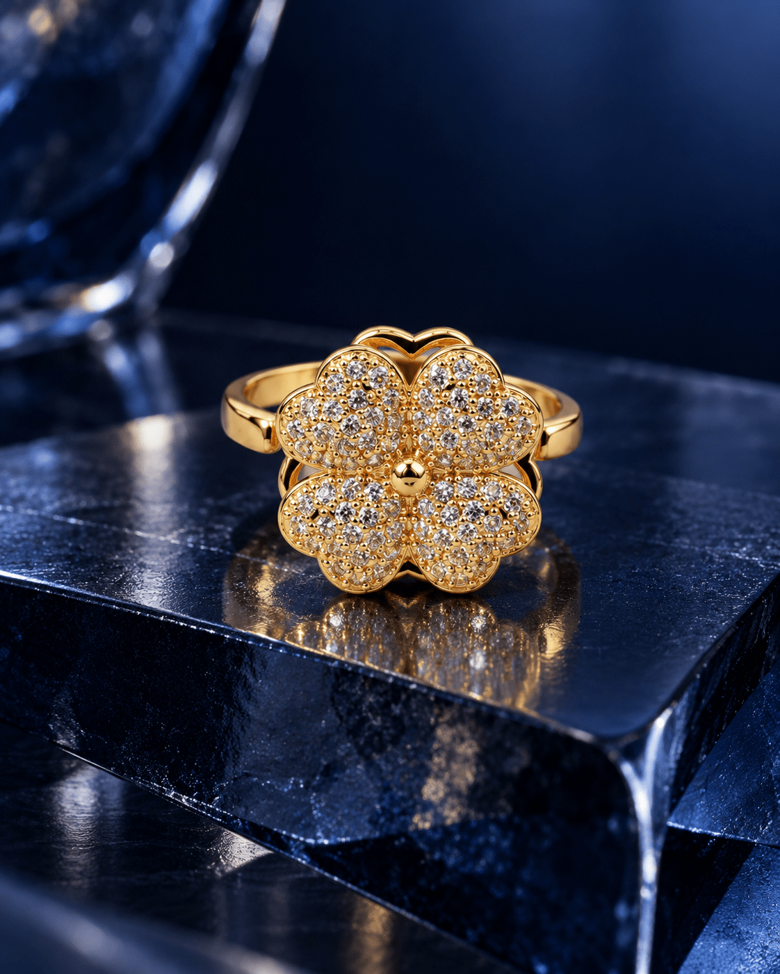Gold Pavé Four-Leaf Clover Spinner Ring - Maxiblink
