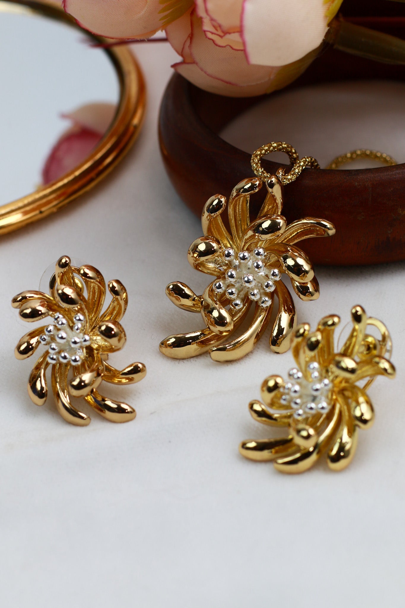 Golden Bloom Pendant Set - Floral Design Gold Plated Jewelry Set | Anti Tarnish Coating - Maxiblink