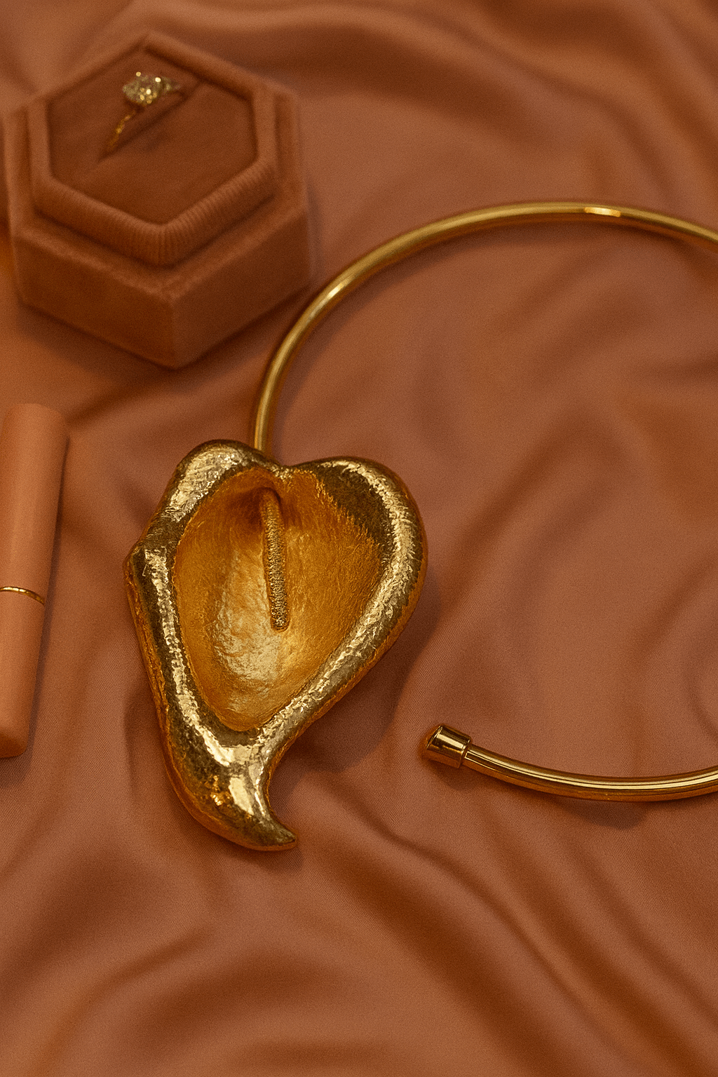 Golden Choker Necklace with Taro Plant Flower Design – Contemporary Statement Jewelry - Maxiblink