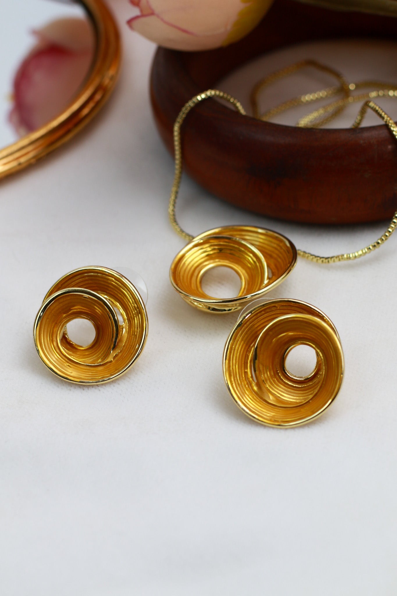 Golden Spiral Pendant Set - Minimal Luxury Gold Plated Jewelry Set | Anti Tarnish Coating - Maxiblink