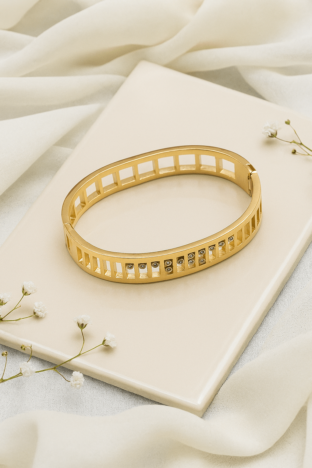 Grid - Cut Crystal Gold Bracelet - Maxiblink