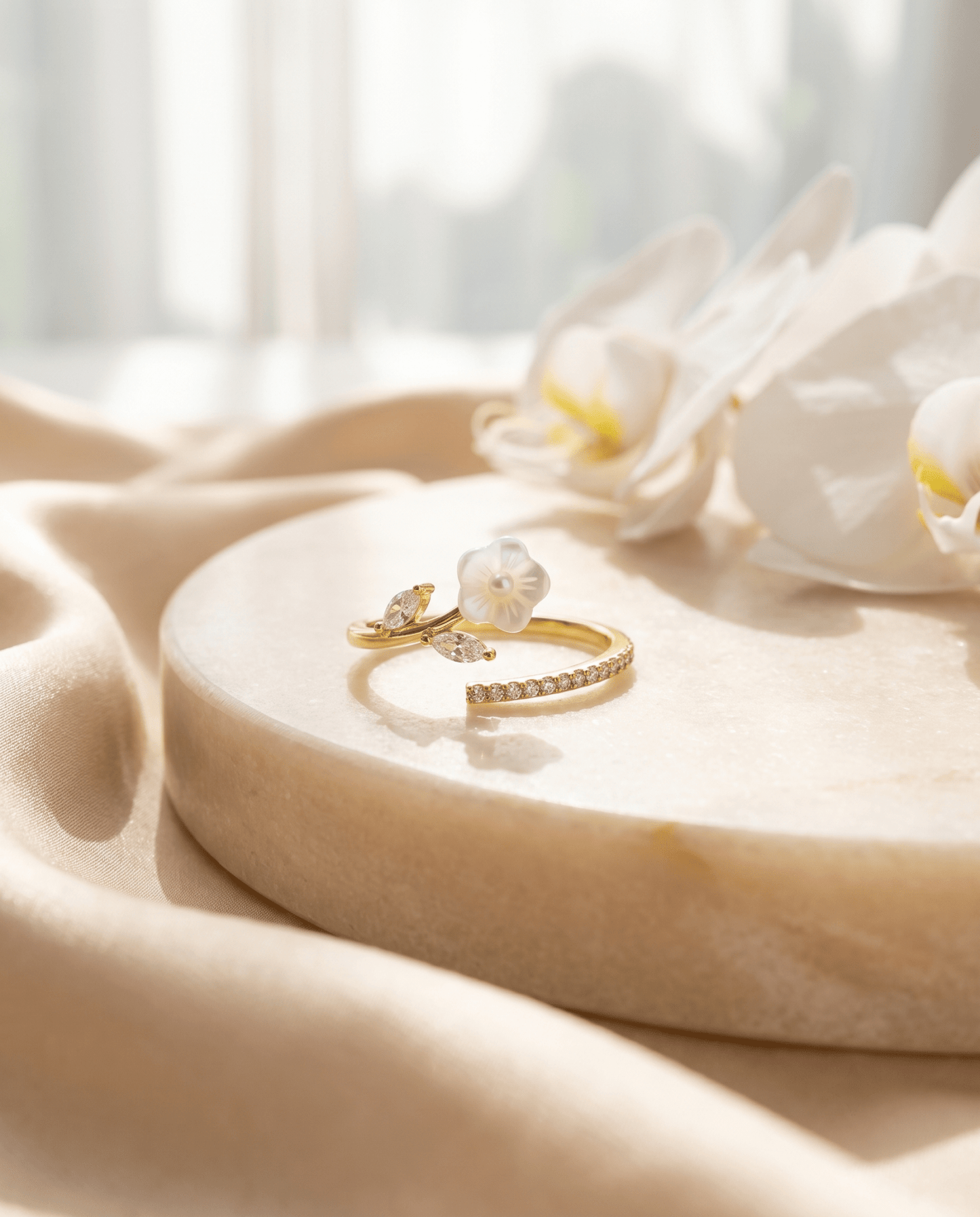 Hypoallergenic waterproof leaf ring in 18K gold plating — MaxiBlink
