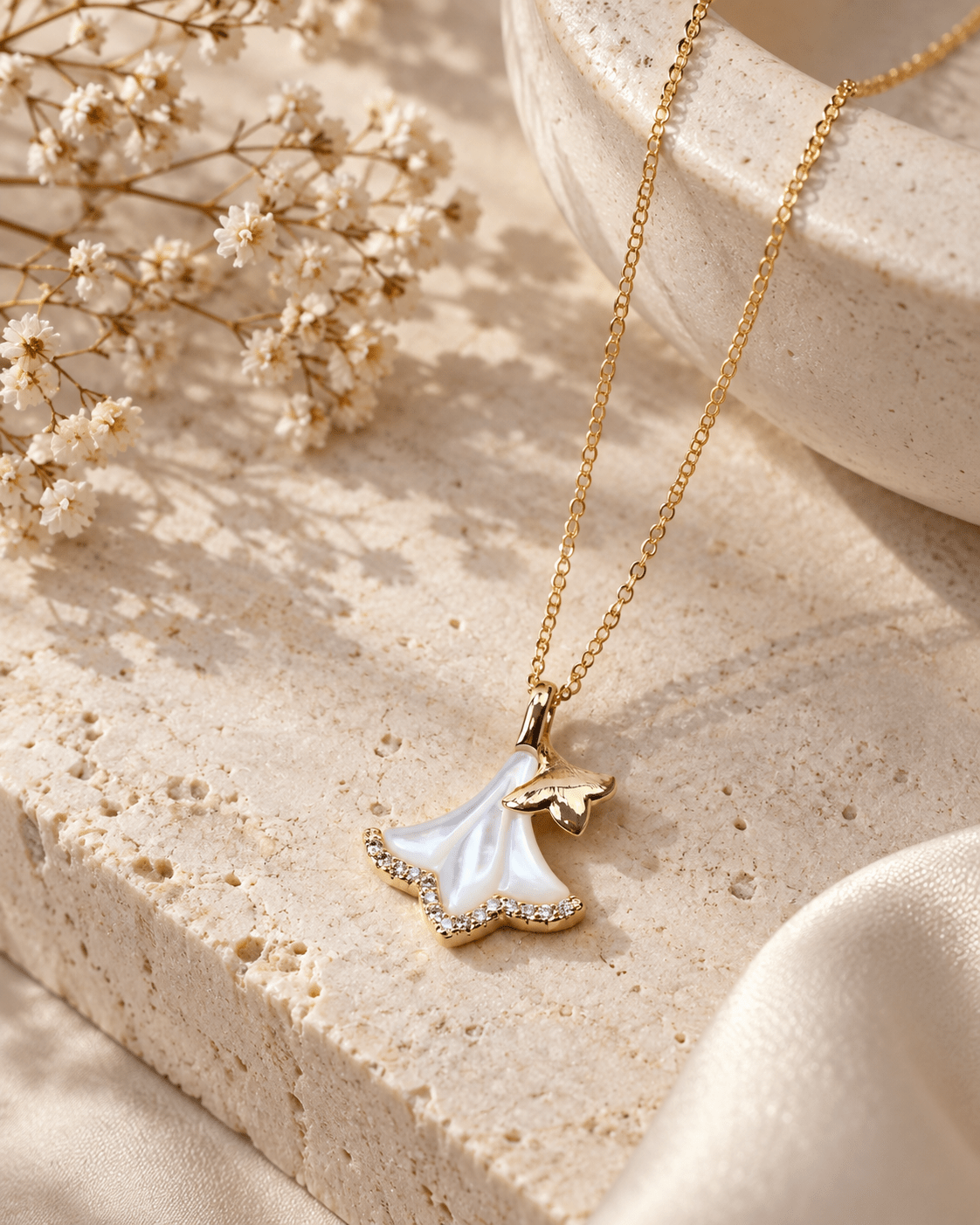 Mother of Pearl Flower Pendant Necklace - Maxiblink