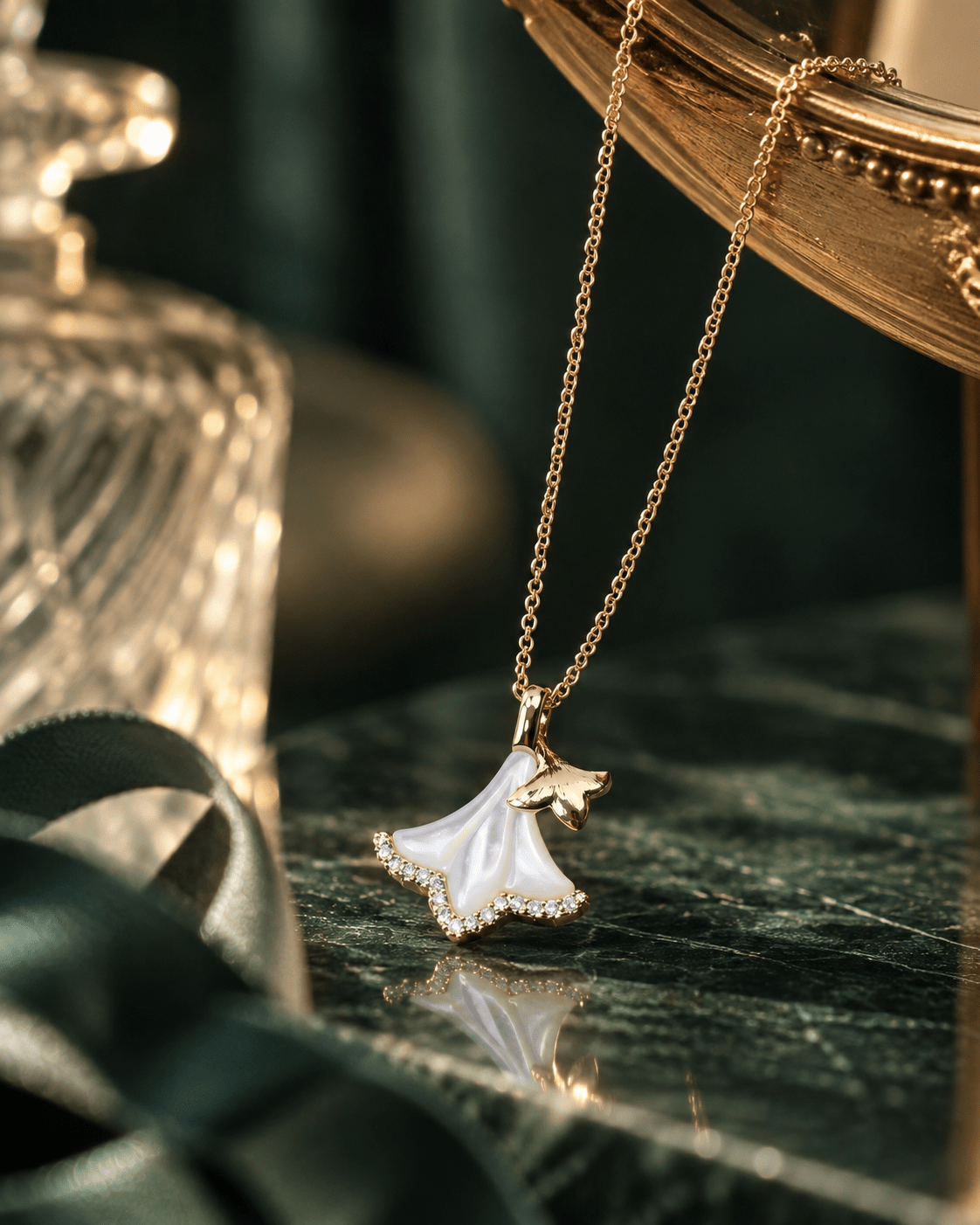 Mother of Pearl Flower Pendant Necklace - Maxiblink