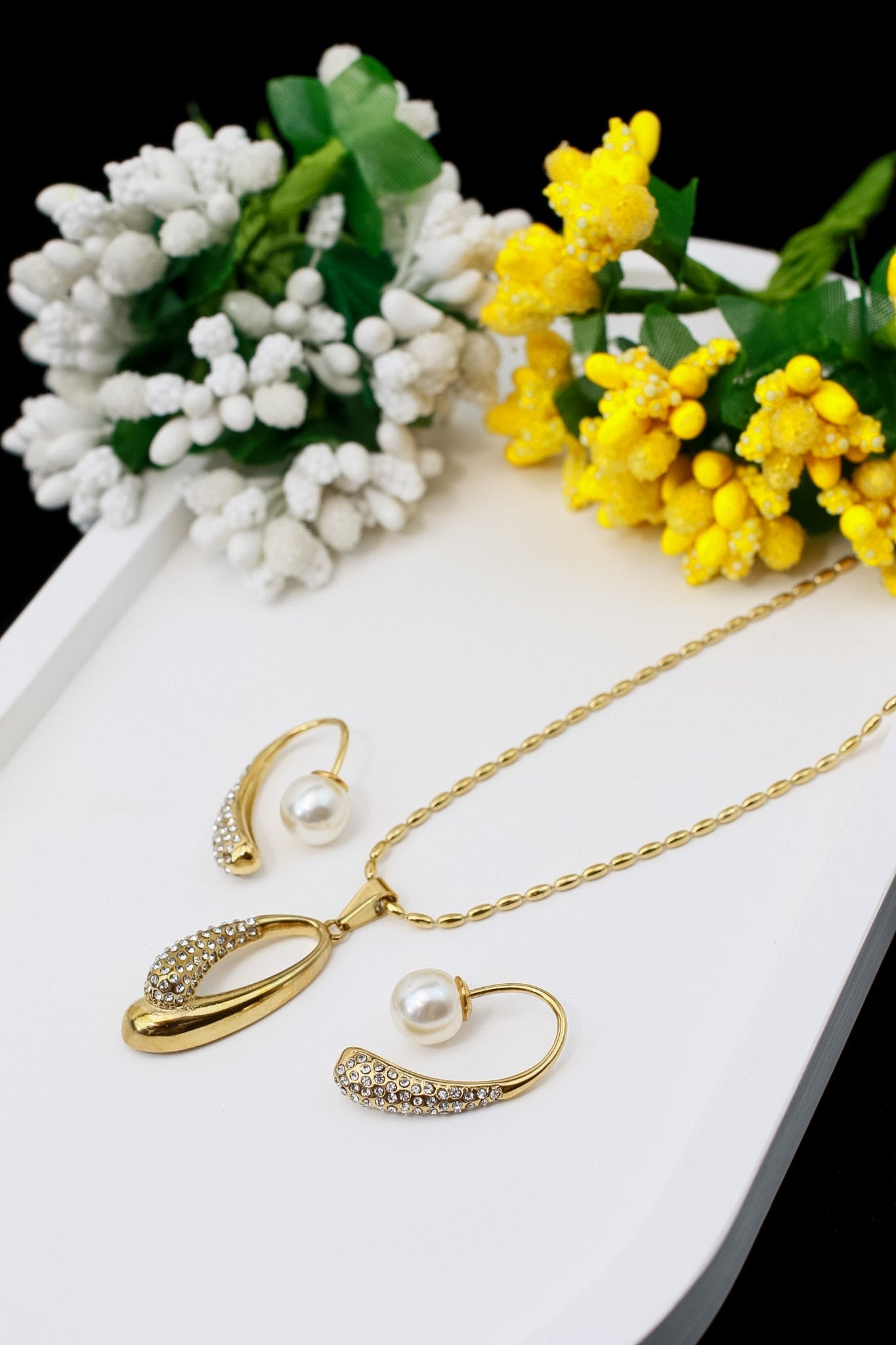 Oval Rhinestone Pendant Necklace & Pearl Drop Earrings Set - Gold Stainless Steel