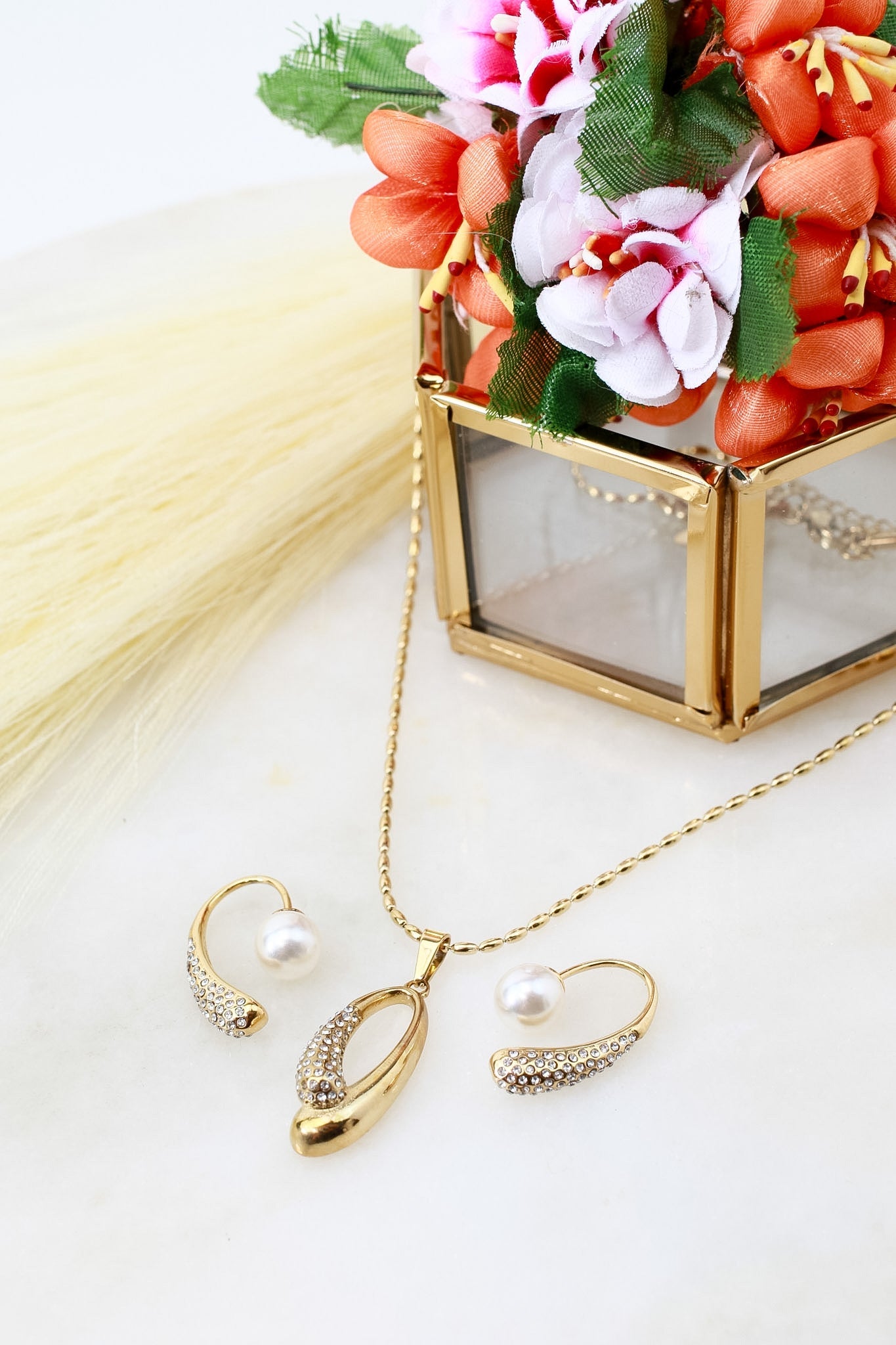 Oval Rhinestone Pendant Necklace & Pearl Drop Earrings Set - Gold Stainless Steel