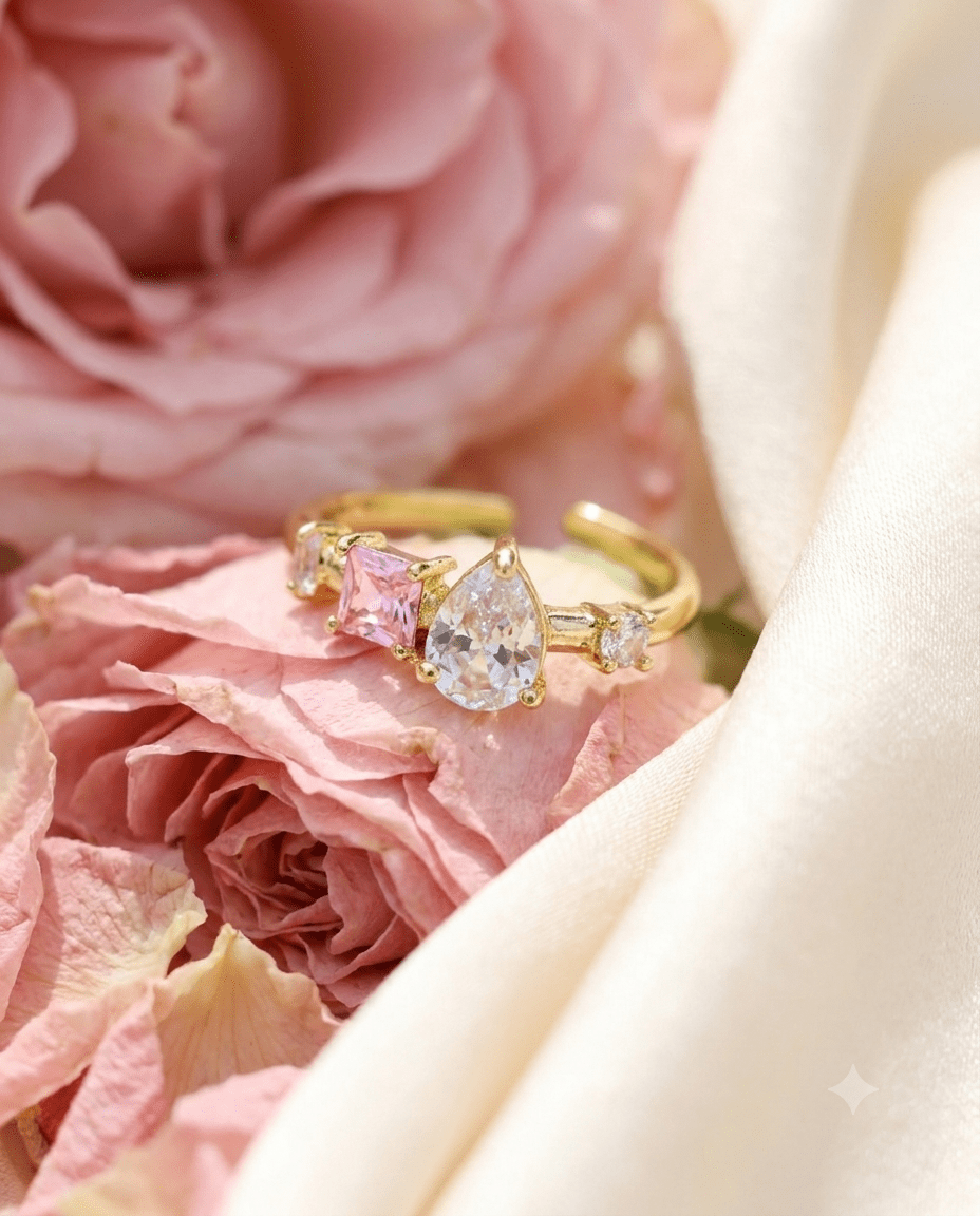 Hypoallergenic waterproof solitaire ring in 18K gold plating — MaxiBlink