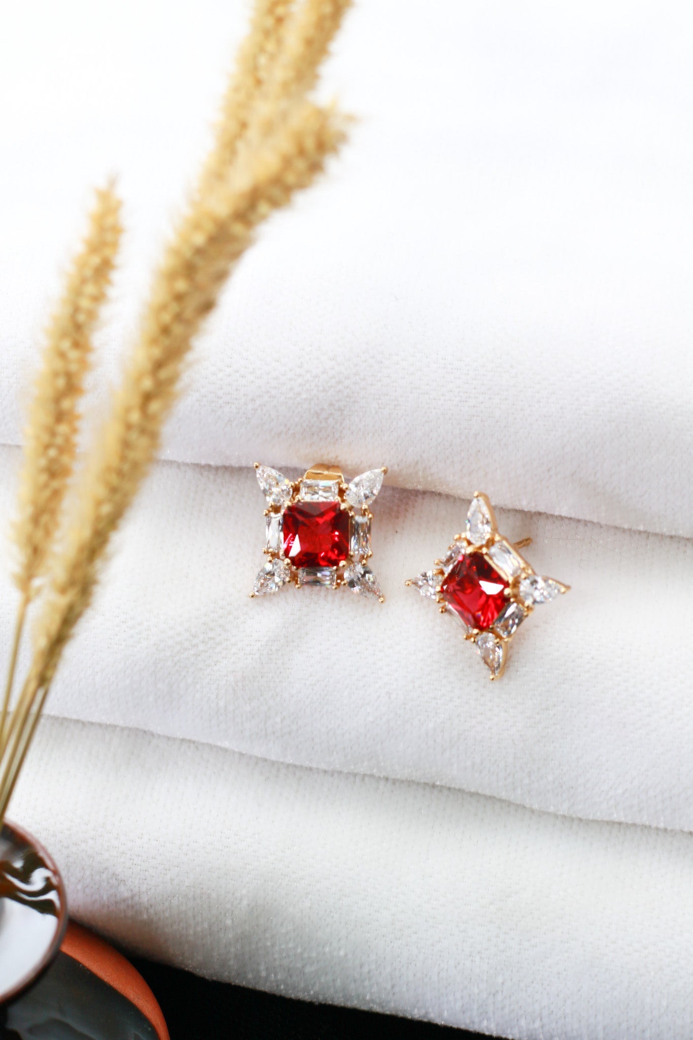 Red Crystal Star Halo Stud Earrings - Maxiblink