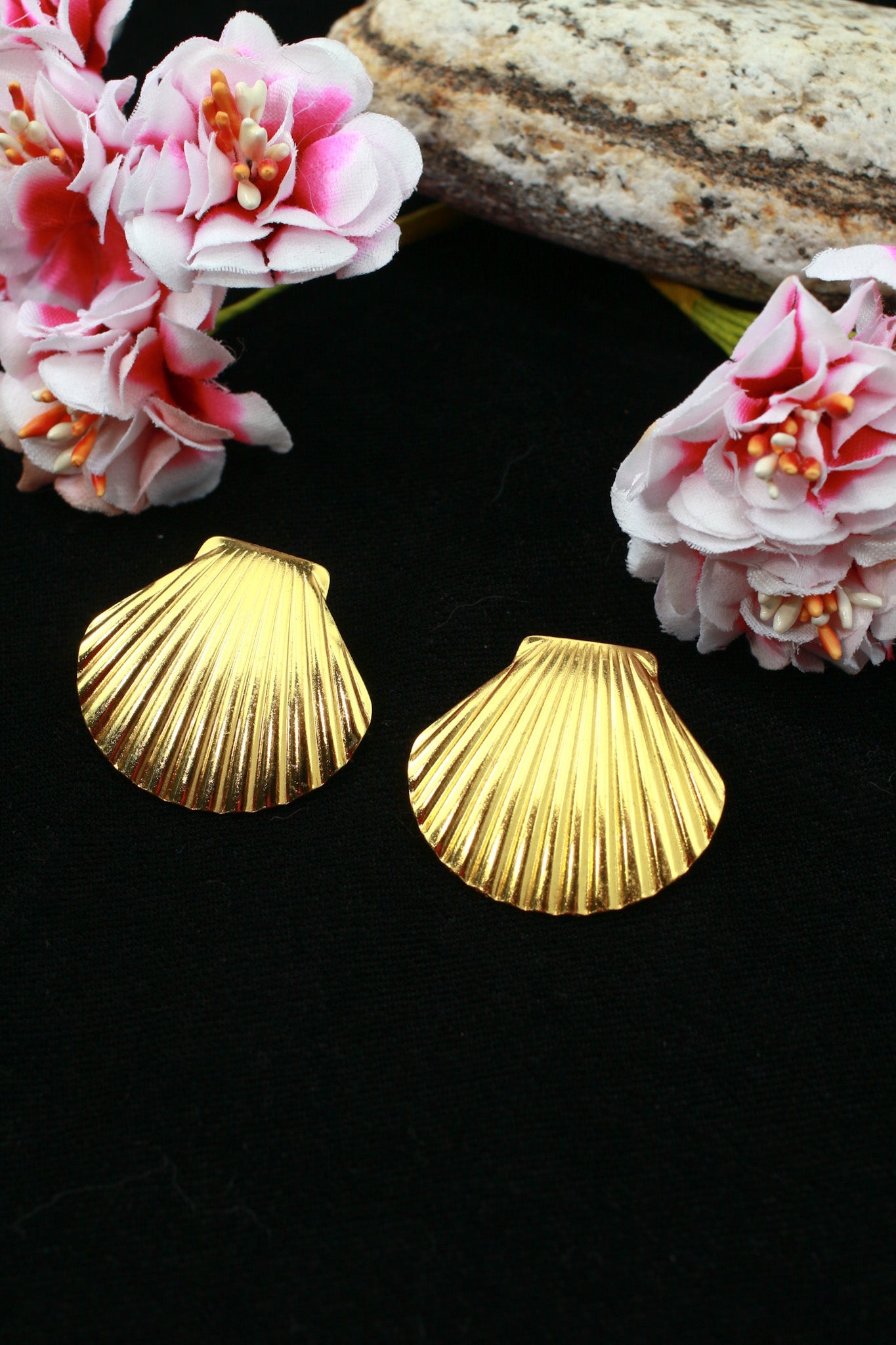 Scallop Shell Stud Earrings – 18K Gold Plated - Maxiblink