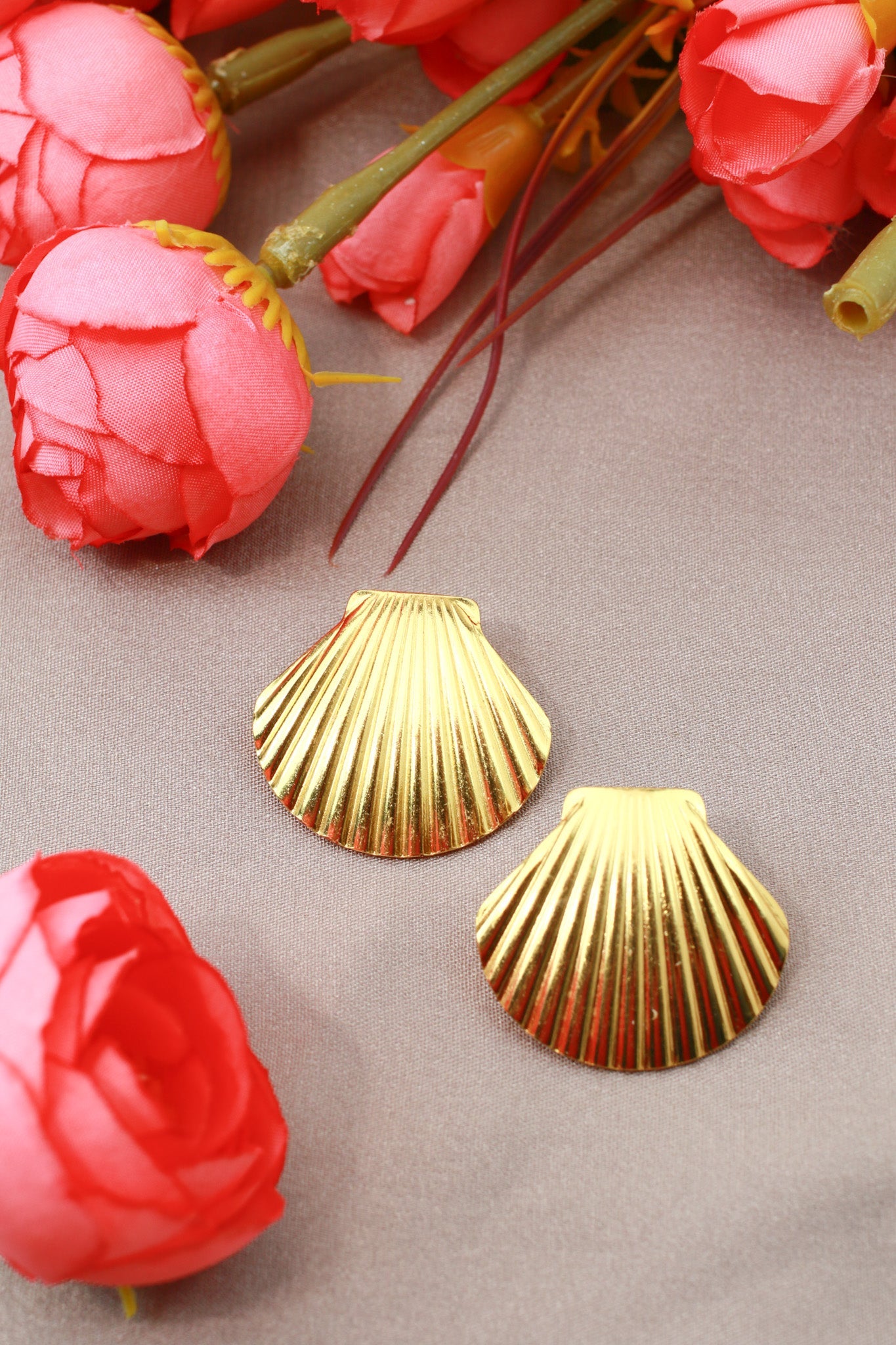 Scallop Shell Stud Earrings – 18K Gold Plated - Maxiblink