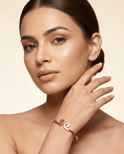 Scroll Clasp Wire Bangle Bracelet - Maxiblink