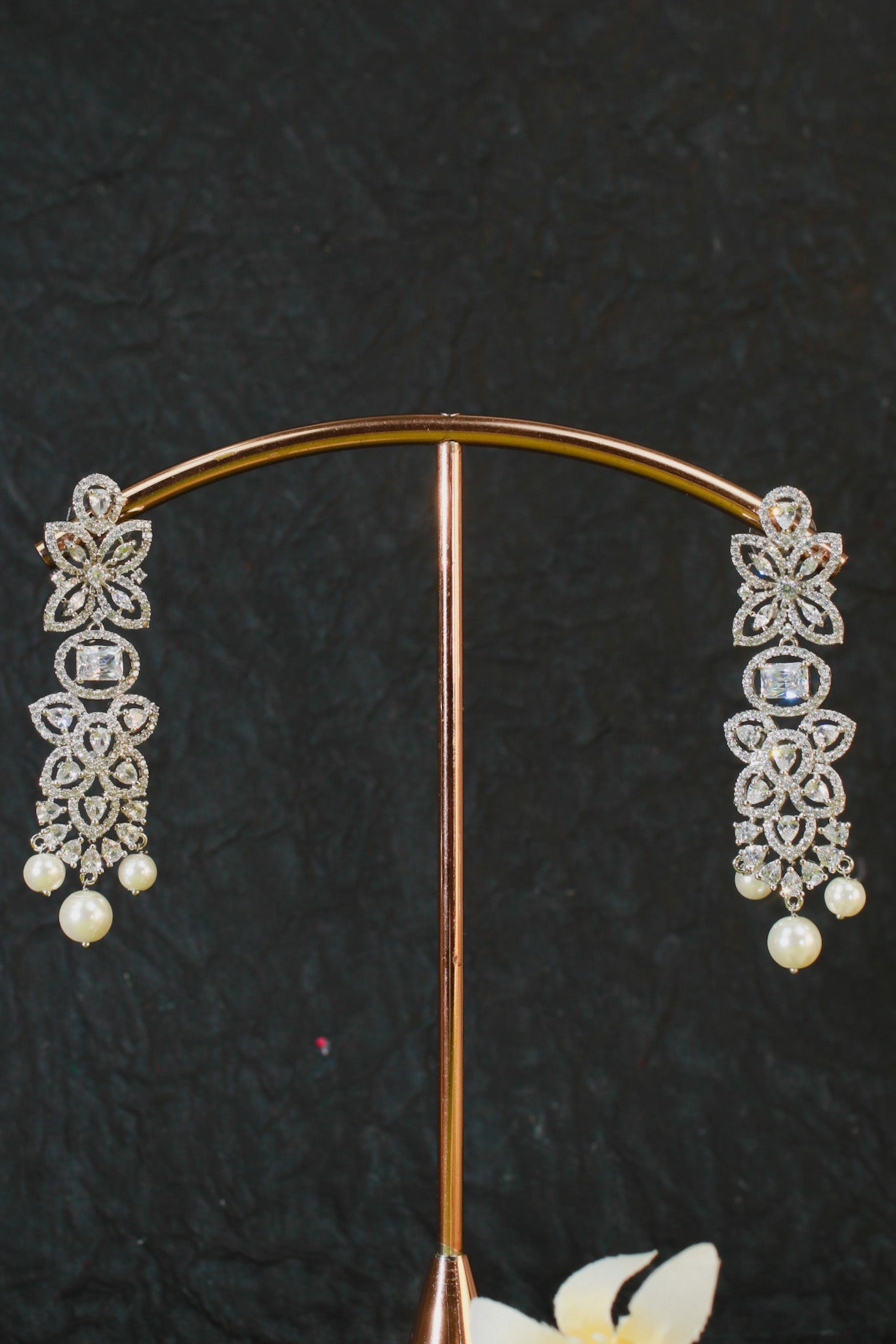Silver - Plated Floral Pearl Choker Set with Earrings - Maxiblink