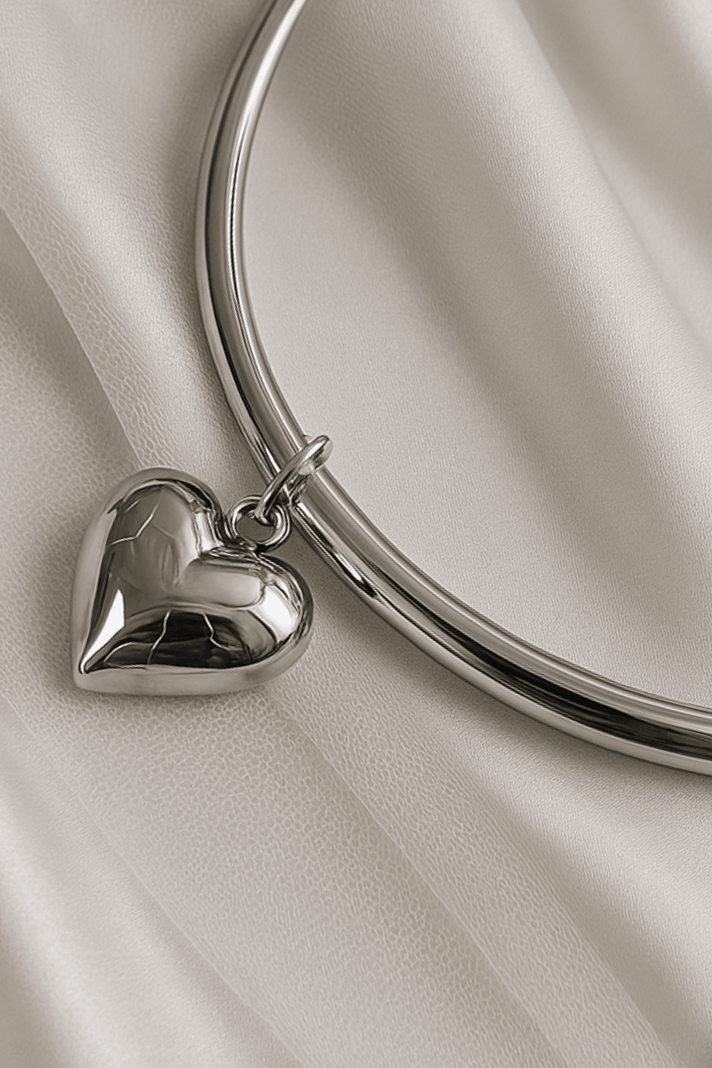 Sleek Silver Heart Pendant Choker Necklace - Maxiblink
