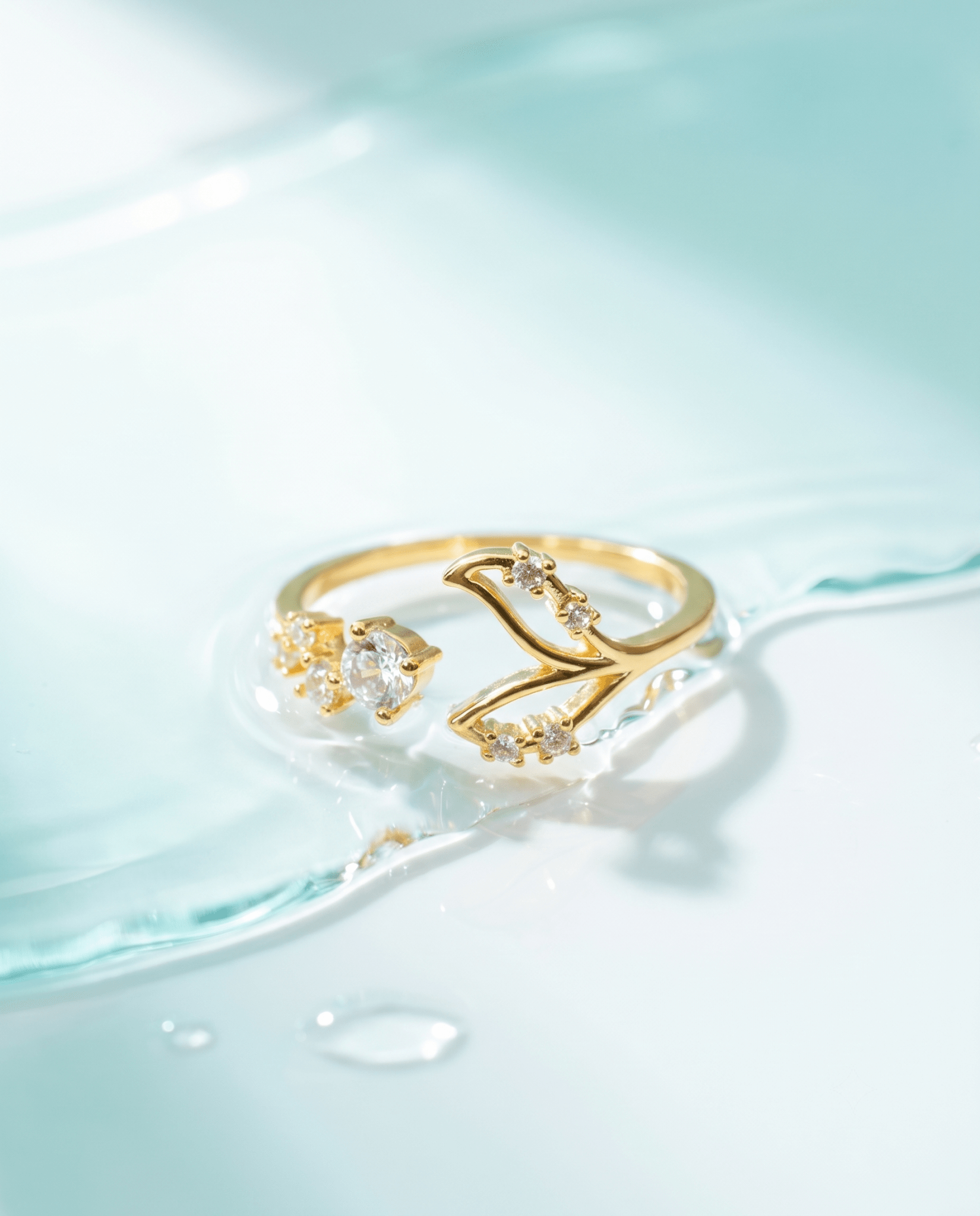 Hypoallergenic waterproof leaf ring in 18K gold plating — MaxiBlink