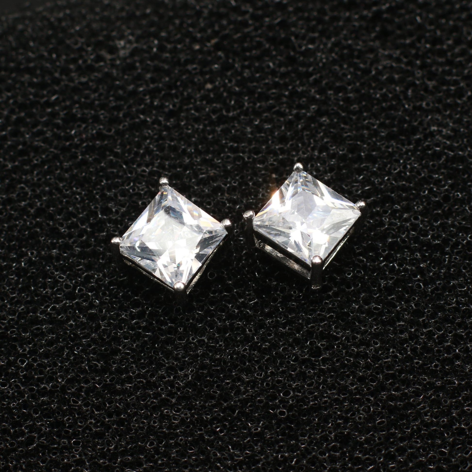 Square Clear Stud Earrings - Maxiblink
