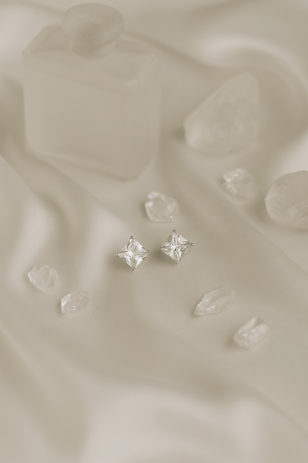 Square Clear Stud Earrings - Maxiblink