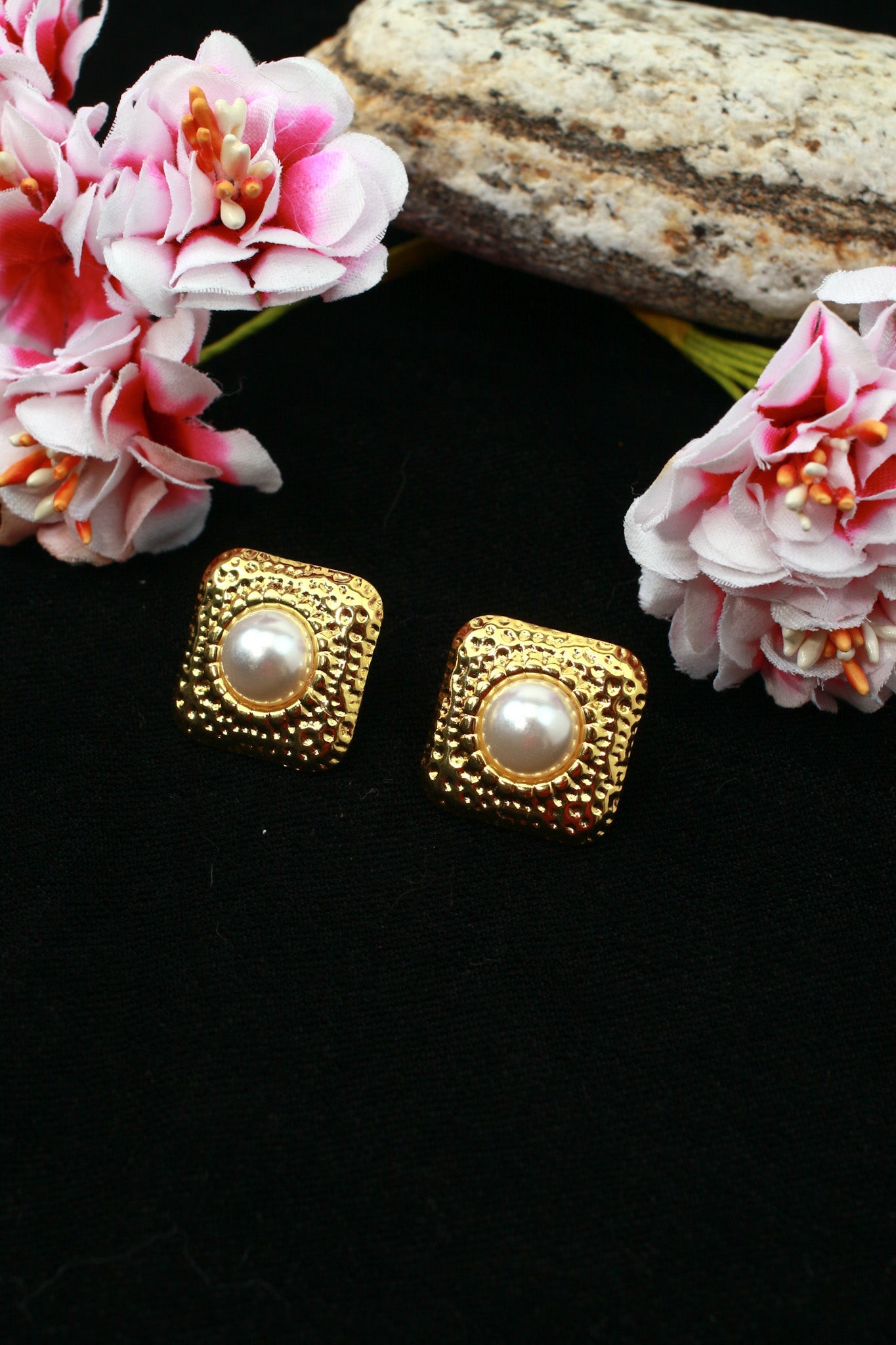 Square Pearl Stud Earrings – 18K Gold Plated - Maxiblink