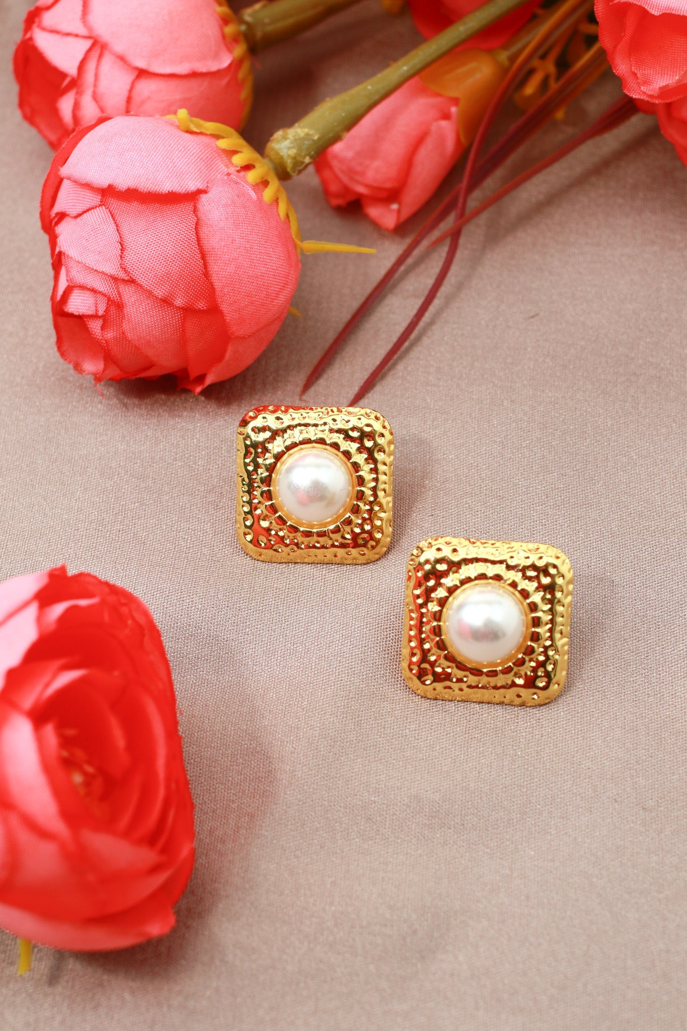 Square Pearl Stud Earrings – 18K Gold Plated - Maxiblink