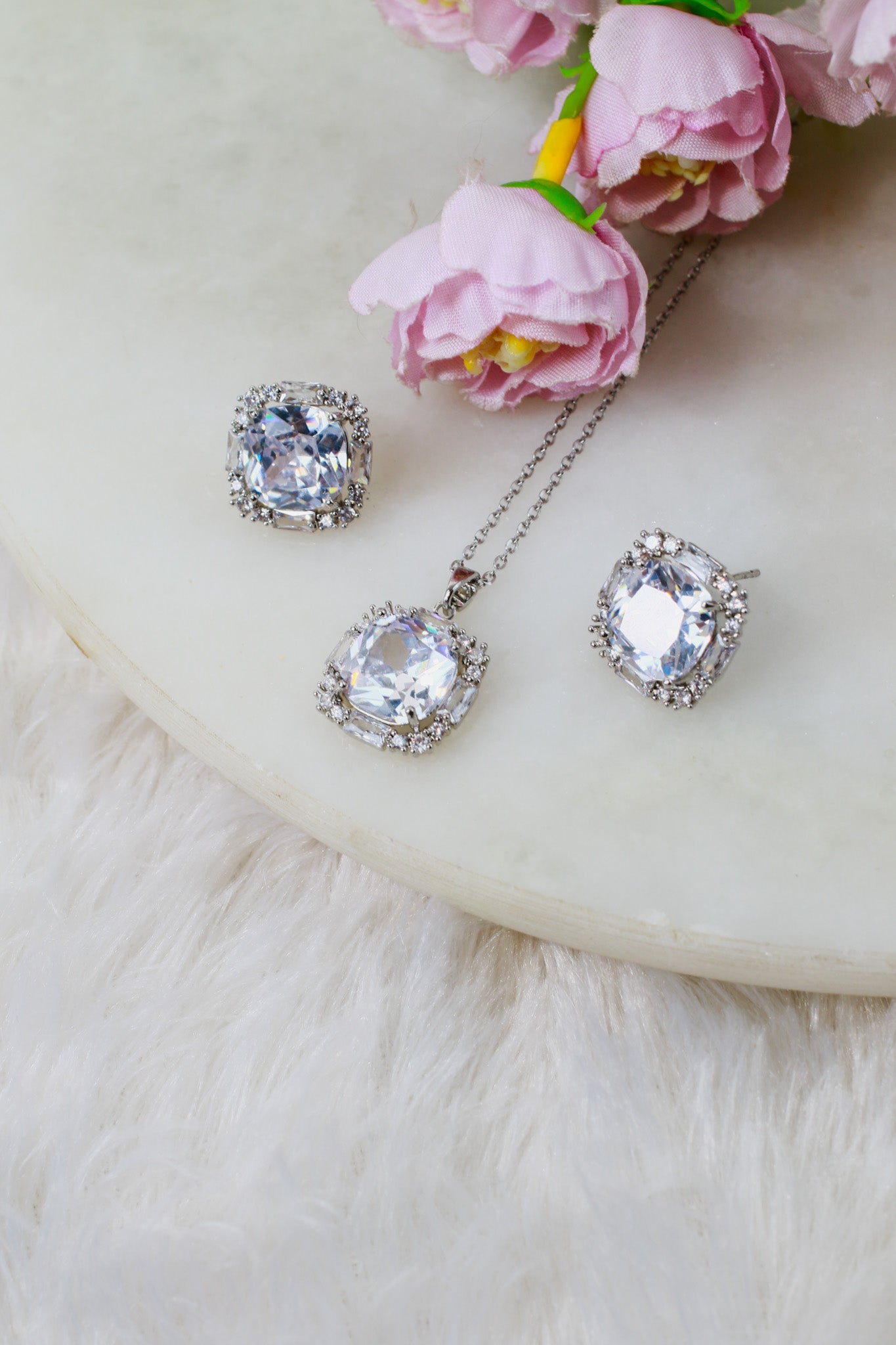 White Cushion Crystal Pendant Set - Maxiblink