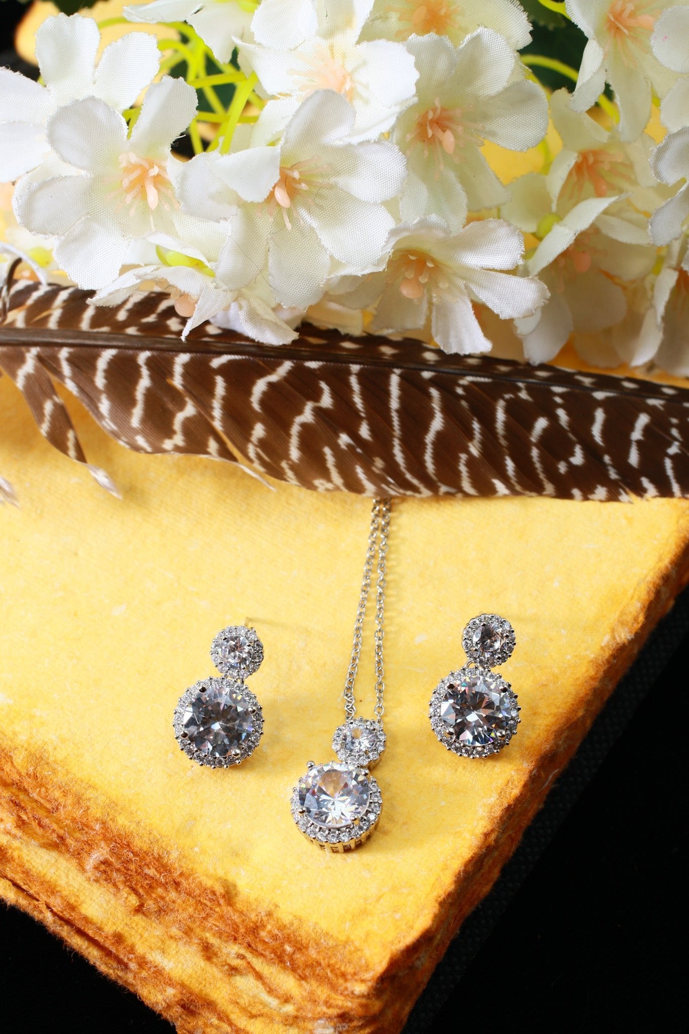 White Double Circle Crystal Pendant Set - Maxiblink
